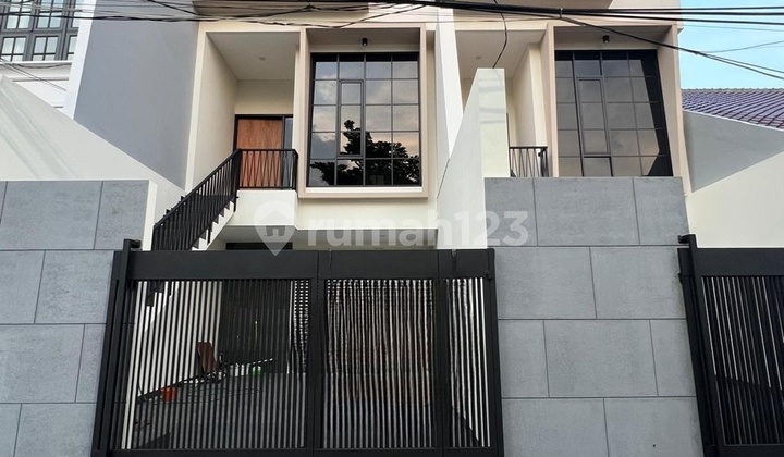 Harus Terjual Cepat Rumah Mewah Semi Furnished Tomang Full Renov - foto 1