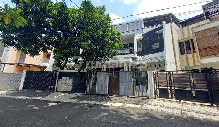 Rumah 2Lt di Kedoya Angsana Taman Kedoya Baru Kebon Jeruk - foto 1