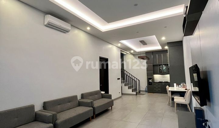 Taman Kencana, Cengkareng, Jakbar..Dijual Rumah Minimalis Bagus 3 Lantai, Semi Furnish, Hadap Barat, SHM - foto 1