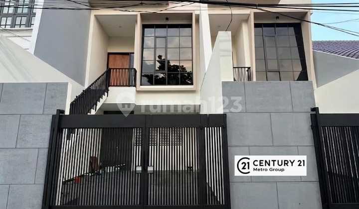 Rumah Bangunan Baru 3 Lantai Bebas Banjir Area Tomang Jakarta Barat Harga Nego - foto 1
