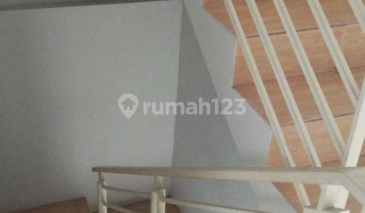 Dijual Murah Rumah Siap Huni 3 Lantai di Tomang Jakarta Barat - foto 1