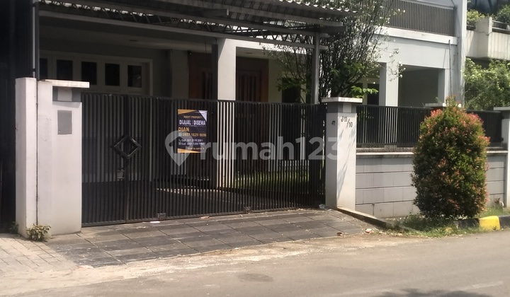 J2333-74€1+ Rumah 2 Lantai Lt/Lb 450/600 M2 Ada Swimming Pool Jalan Utama 4 Mobil 2 Arah Hadap Kali di Intercon - foto 1