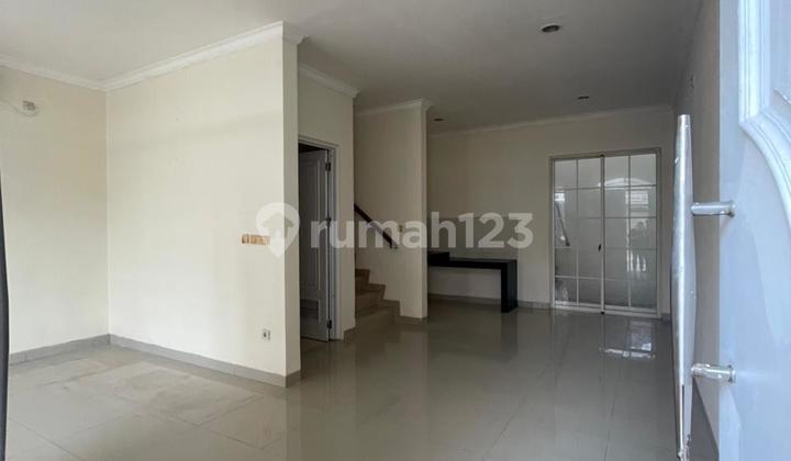 Dijual Rumah West Europe Rapih Bersih Siap Huni SHM - foto 1