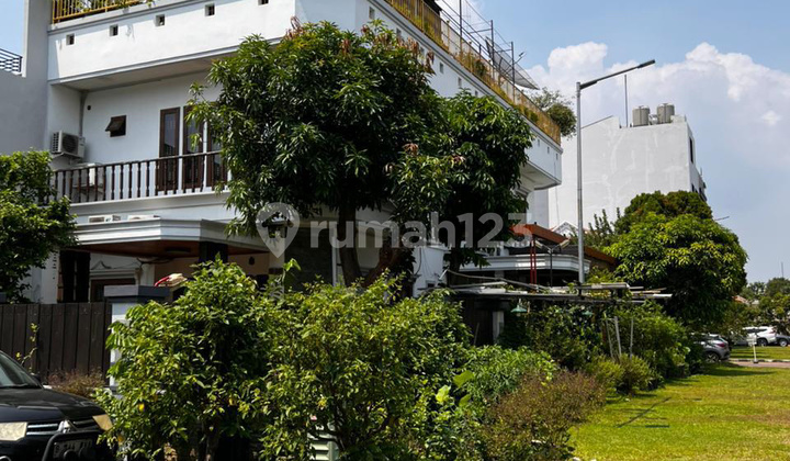 Rumah Hook 3 Lantai Semi Furnished di Malibu The City Resort Cengkareng - foto 1