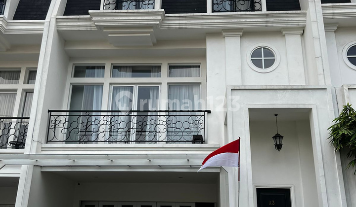 Rumah Mewah 3 Lantai Full Furnished di Madja Residence Meruya - foto 1