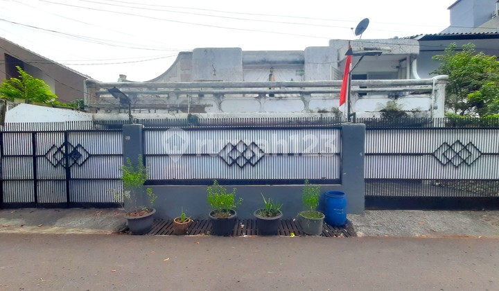 Rumah Tomang. 2 Lantai. 16X20. Jalan 2 Mobil. Siap Huni - foto 1