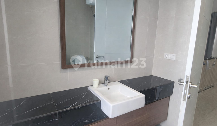 Dijual Rumah Mewah Full Furnish The Riviera Puri Metland LT 180 M², LB 210M², 4+1 Kt,Ev Charging 7700W,11000W, Siap Huni - foto 1