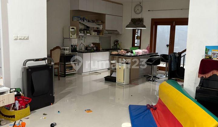Dijual Rumah Siap Huni Dalam Komplek Perumahan Mega Kebun Jeruk, Jakarta Barat - foto 1