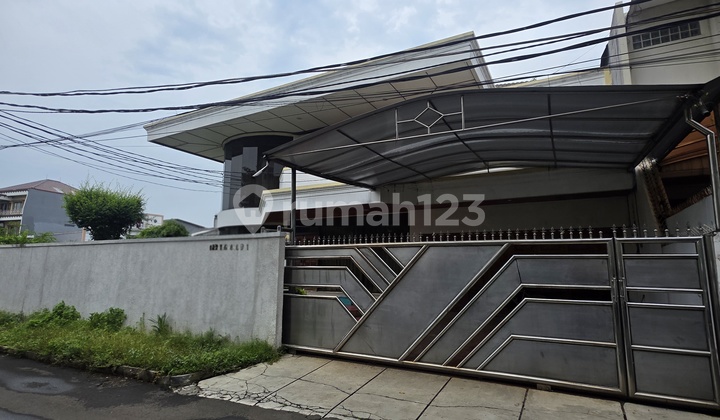 Rumah Hoek Mewah 2 Lantai di Tomang Jakarta Barat - Dekat Kampus & Mall - Jual/Sewa - foto 1