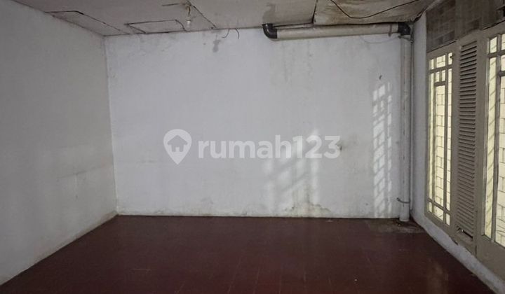 Di Jual Rumah Tua Hitun Tanah di Taman Surya 3 Dekat Citra 3 Jakarta Barat - foto 1