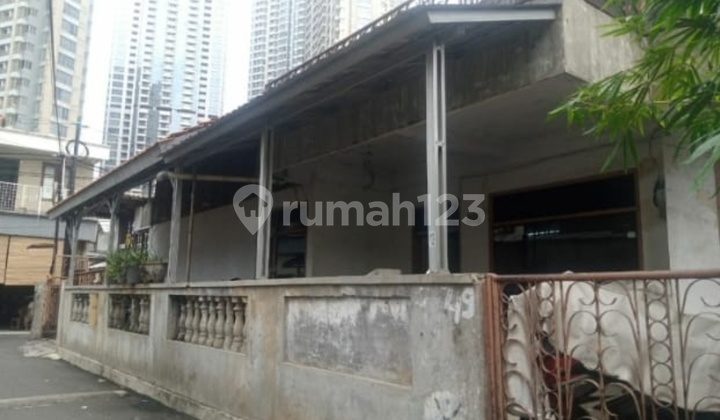 Rumah Strategis 2 Lantai Hoek Tanjung Duren Jakarta Barat - foto 1
