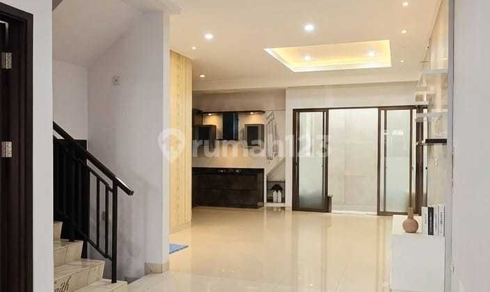 Dijual Rumah Green Lake City 6X18 Renovasi Full Bangunan Rapi Harga Nego - foto 1