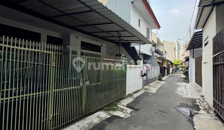 Rumah 7X11 Terawat Akses Mobil Besar Strategis Tanjung Duren Jakarta Barat - foto 1