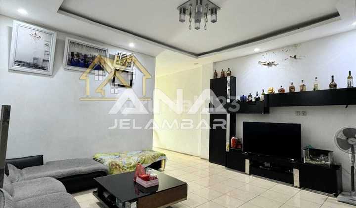 Ana Rumah Semi Furnished Uk 5.2X20.4m di Jelambar - foto 1