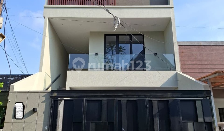 Rumah Mewah 3 Lantai Ada Lift & Swimming Pool, Semi Furnished di Puri Indah Jakarta Barat - foto 1