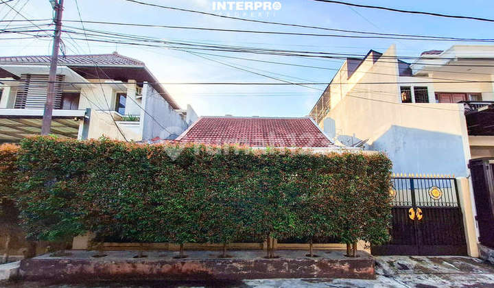 Rumah Dijual Taman Kedoya Baru Semi Furnished - LT 200M2 - foto 1