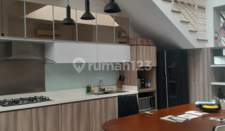Di Permata Buana Dijual Rumah 2 Lantai - foto 1