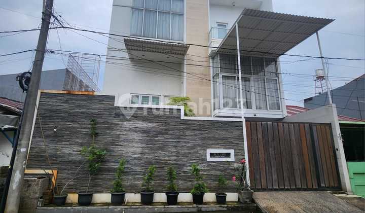Dijual Rumah Mewah Full Furnish Taman Kencana Cengkareng - foto 1