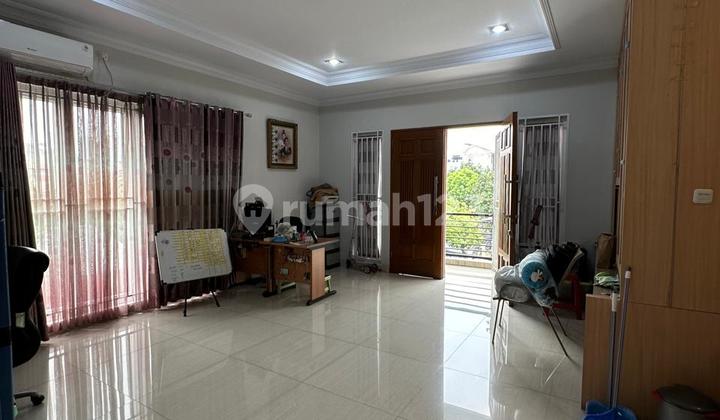 Dijual Rumah Hoek Taman Palem Lestari - foto 1
