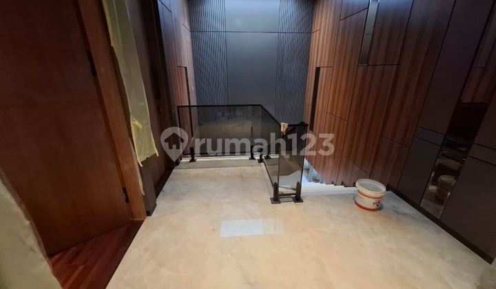 Luxury House Puri Indah LT 140M² LB 400M² - Semi Furnished, SHM, Kolam Renang - foto 1