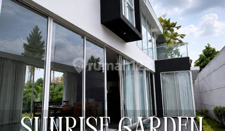 Dijual Cepat !! Rumah Modern Tropical Sunrise Garden - Jakarta Barat - foto 1
