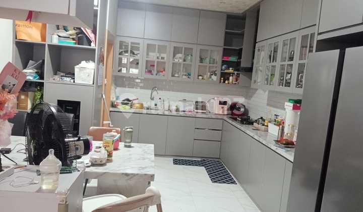 Pasadena, Cengkareng Timur, Jakbar..Dijual Rumah Cantik Mewah 3 Lantai, Full Marmer, Meja Kitchen Set Full Marmer, Meja Makan Marmer, Full Renovasi.- - foto 1