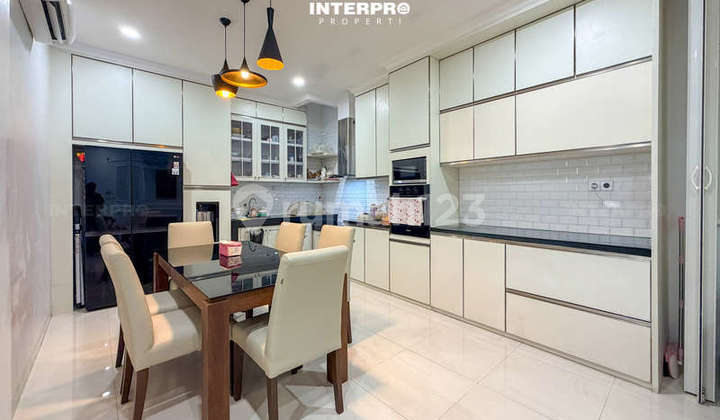 Rumah Puri Mansion Boulevard, Layout Apik, Ada Taman - foto 1