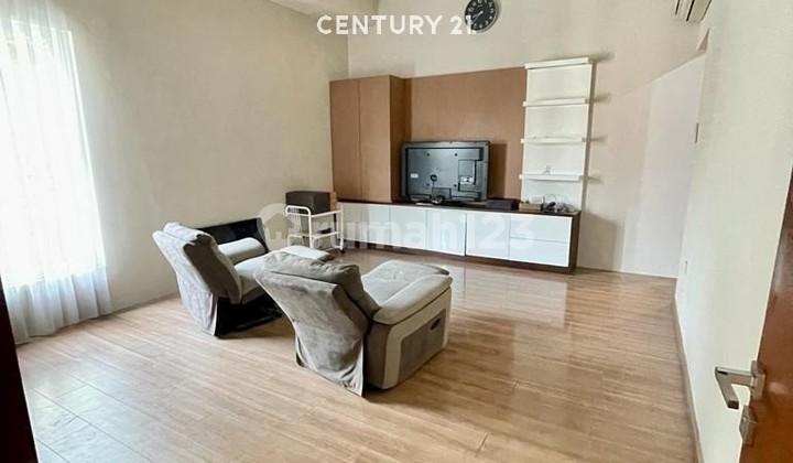 Rumah Siap Huni Desain Elegan Interior Mewah dan Cozy di Kedoya - foto 1