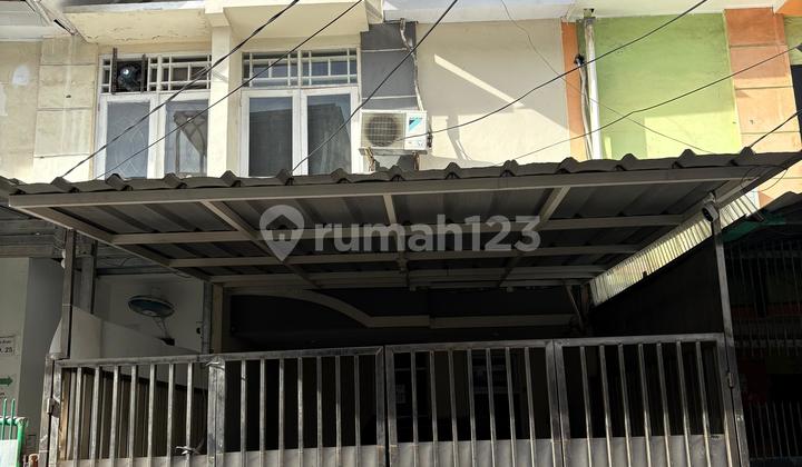 Rumah Minimalis 2,5 Lantai Semi Furnish di Taman Palem Lestari Jakarta Barat - foto 1