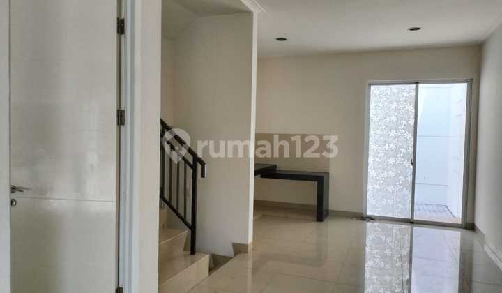 Murah! Green Puri 6X16 Depan Taman - SHM | Hanya 5 Menit ke Green Lake City - foto 1