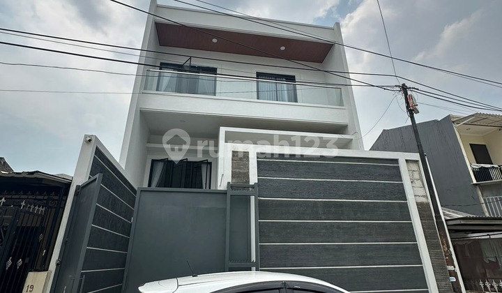 Rumah Bagus Siap Huni Bojong Indah Jakarta Barat - foto 1