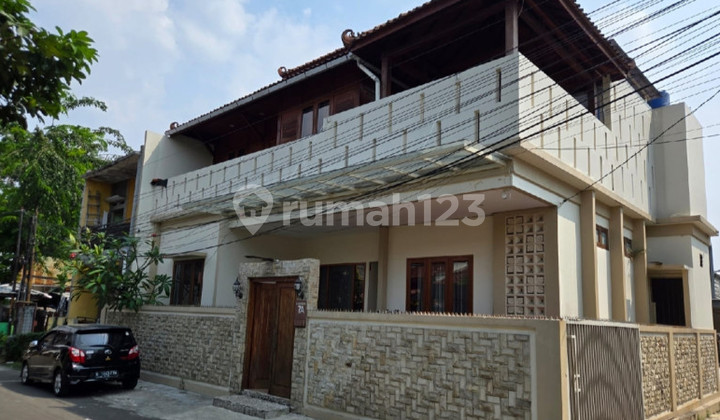 Rumah 2 Lantai Hook di Joglo - foto 1