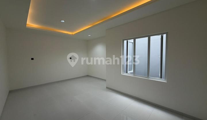 Dijual Rumah Brand New 3.5 Lantai di Tomang Jakarta Barat - foto 1