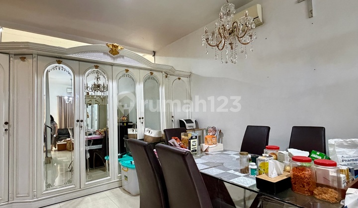 Rumah 7X18 Depan Taman Komplek Taman Ratu Jakarta Barat - foto 1