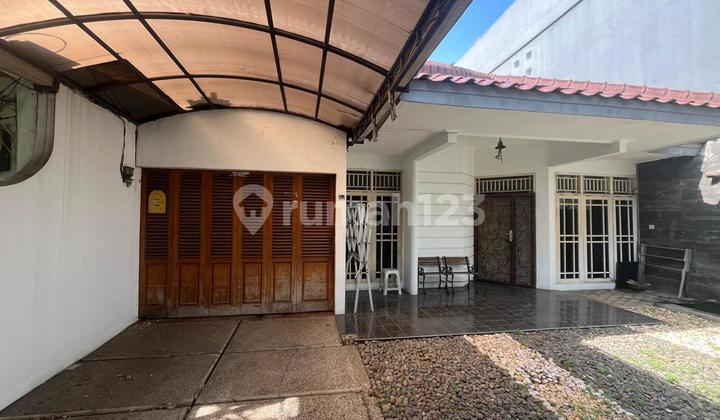Rumah di Meruya Utara , LT. 10X25, 2,5 Lantai , SHM , Jakbar - foto 1