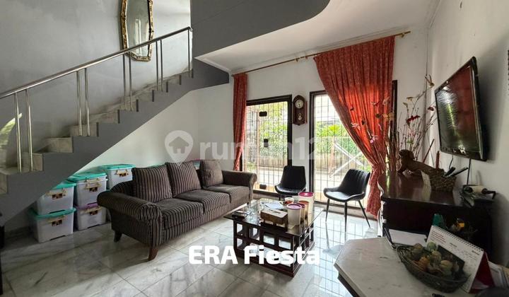Rumah Hoek Siap Huni Bangunan Bagus di Intercon Jakarta Barat - foto 1