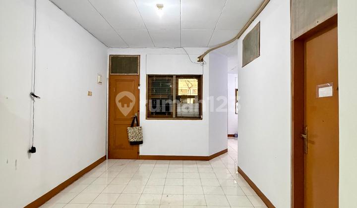Dibawah Pasaran! Rumah 2 Lantai Strategis Tanjung Duren, Jakarta Barat - foto 1