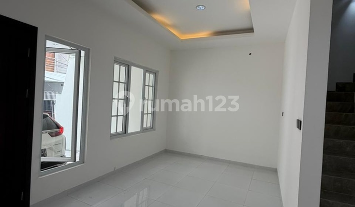Jual Rumah Baru 3 Lantai di Daerah Gelong Baru Tomang Jakarta Barat - foto 1