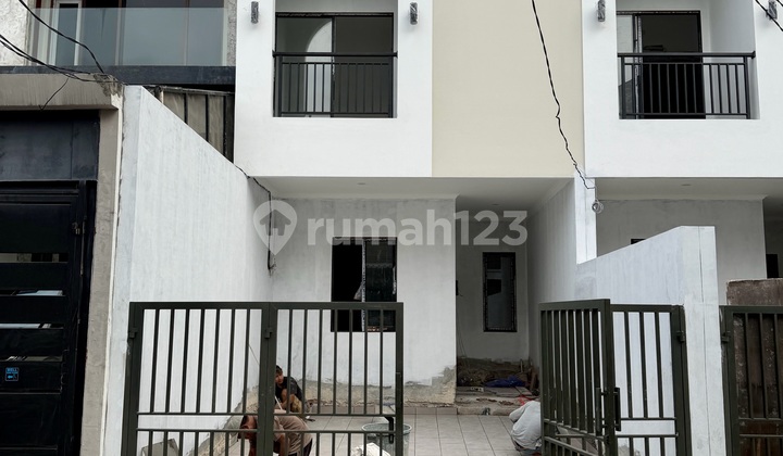Rumah Modern Minimalis 4.6X20 Lebar Jalan 2Mobil Taman Ratu Jakarta Barat - foto 1