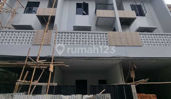 Rumah Baru Taman Ratu - foto 1
