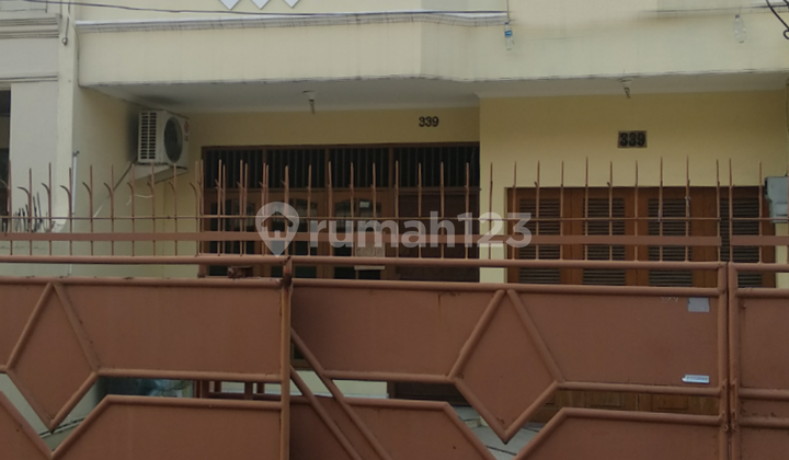 Rumah Bagus Lokasi Strategis di Duri Kepa - foto 1
