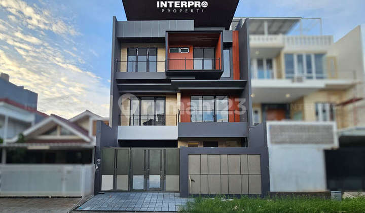 Rumah Brand New 4 Lantai Puri Indah Kembangan Hadap Selatan 190M2 - foto 1