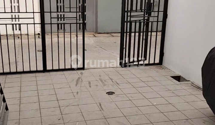 Rumah Dijual Jelambar Lokasi Strategis Dekat Pusat Kota - foto 1