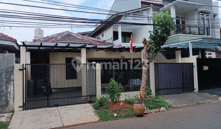 Rumah 2 LT SHM di Taman Meruya Ilir, LT 200 M², Dekat Lippo Mall Puri - foto 1