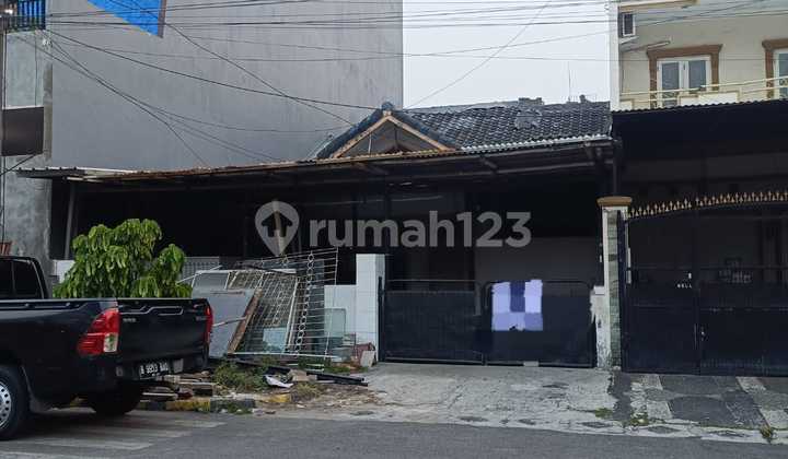 Taman Surya 3, Pegadungan, Kalideres, Jakbar..Dijual Rumah Tua Hitung Tanah, 1 1/4 Lantai, Hadap Timur Laut, Disekitar Kanan Kiri dan Depan Lingkungan Nya Semua Banyak Utk Usaha, Row Jln 4 Mbl, Sertifikat Shm.-L.w0 - foto 1