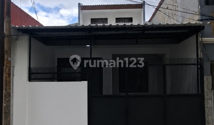 Dijual Rumah Siap Huni Lokasi Strategis di Jelambar - foto 1
