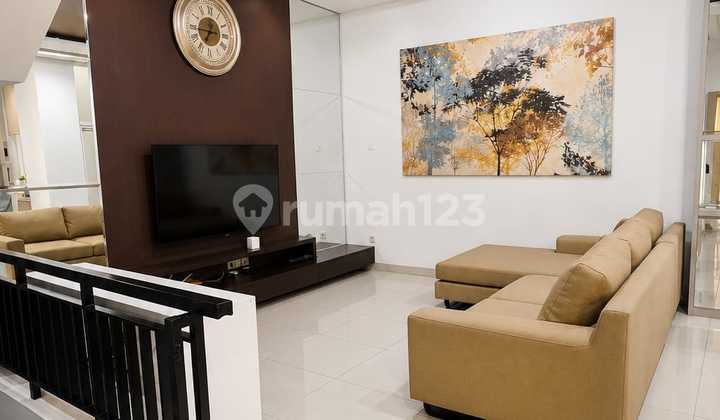 Dijual Cepat Rumah Furnish Rapi di Puri Mansion Siap Huni Full Renovasi - foto 1