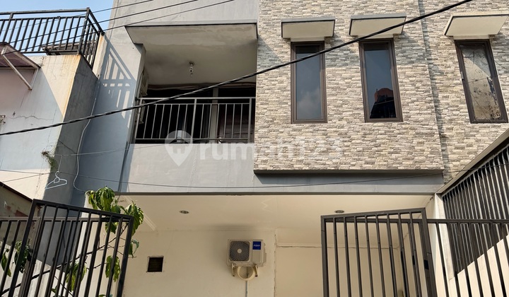 Rumah Kokoh 5.75X14 Row 2Mobil Jelambar Jakarta Barat - foto 1