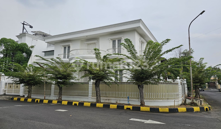 Rumah Hook 2 Lantai di Taman Kebon Jeruk Intercon - foto 1