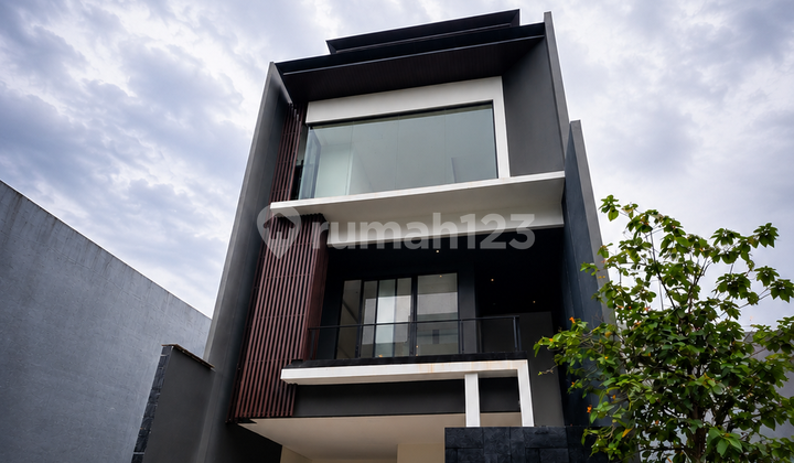Dijual Rumah Premium Permata Buana Baru Extension, 4 Lantai, 5+1 KT, LT 144 / LB 460, Desain Arsitek, Bangunan Baru, Kualitas Premium, Lokasi Prime Puri Indah, Siap Huni - foto 1